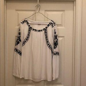 Chico’s White with Detailed black design